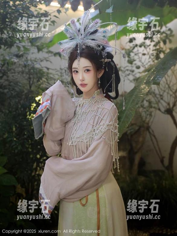 秀人网 - 在陈雅漫VICKY的办公室写真中，“打工人”也要美得惊艳！工作=美丽的借口？-缘宇石