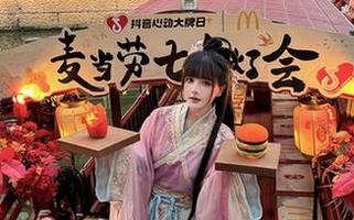 说真的，这个最新的秋山AkI亚丝娜合集，堪称“挑逗”之作，太会玩了。
