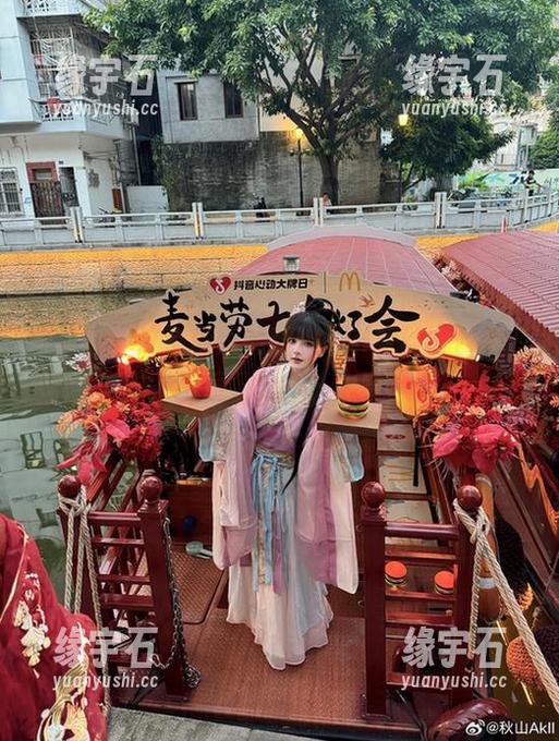 说真的，这个最新的秋山AkI亚丝娜合集，堪称“挑逗”之作，太会玩了。-缘宇石