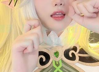 作品如诗，花兮_honoka在冬雪中绽放毫无防备的美感