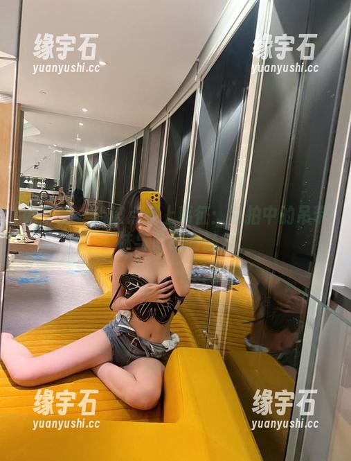 微密圈 - 当波点遇上葛征：私拍中的吊带袜与隐秘的魅力-缘宇石