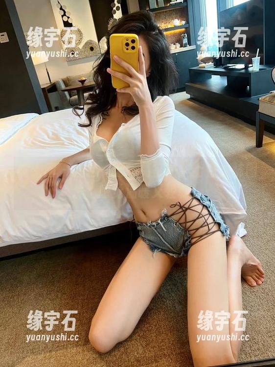 微密圈 - 轻松一刻：葛征的护士白丝袜图片，感觉温暖又轻松！-缘宇石