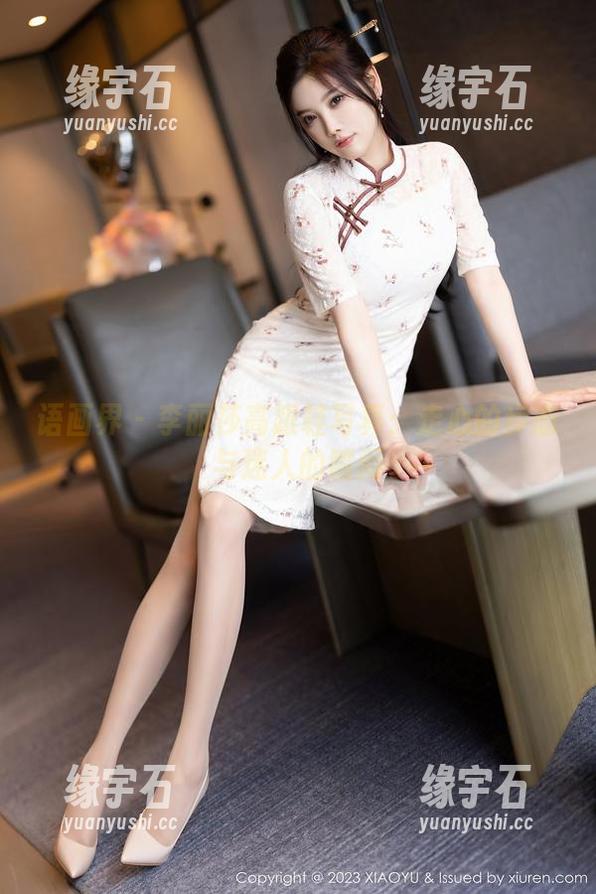 语画界 - 李丽莎高跟鞋写真：走心的步态与迷人的瞬间-缘宇石
