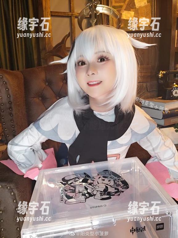 北卡罗来纳的阳光下，阳炎型小菠萝的网盘写真能不能逗死我？-缘宇石