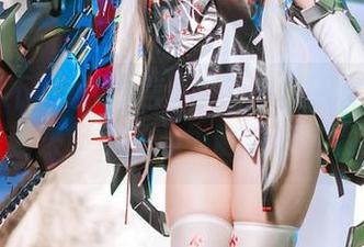 阿九从不咕咕(九言)白色体操服套图：当她跳起来，我的心也随之翻江倒海！