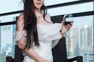 青豆客 - 魏扭扭最新照片大公开：水手服的魅力，你准备好了吗？