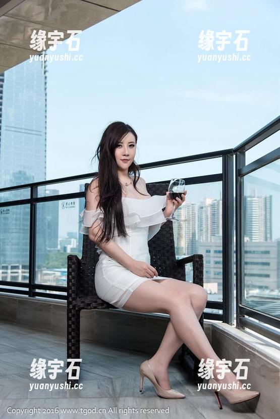 青豆客 - 魏扭扭最新照片大公开：水手服的魅力，你准备好了吗？-缘宇石