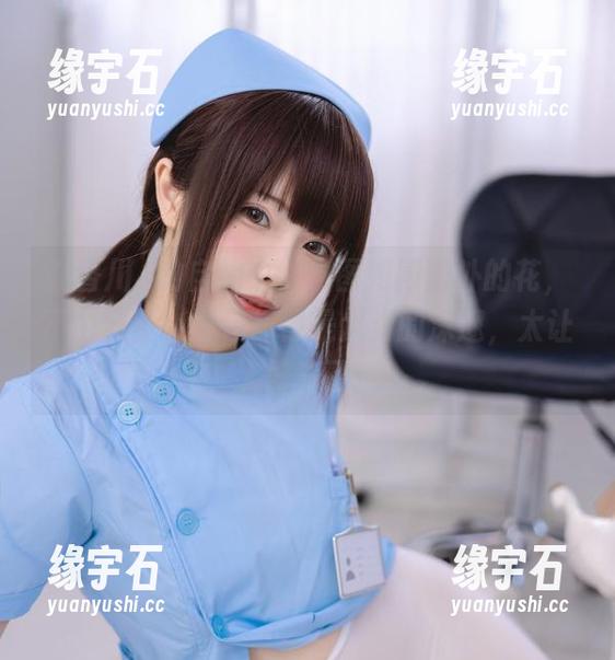 在香川澪的自拍中，原图如同窗外的花，不由自主，图包却像是大海的深邃，太让人好奇了！-缘宇石