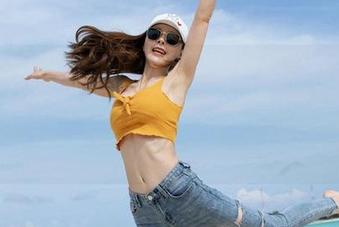 魅妍社 - 清晨的阳光洒在大奶昔Kyra的私房，瑜伽与奶昔的绝妙融合！图片真清新