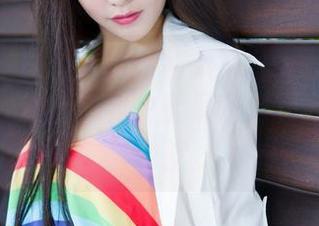 魅妍社 - 资源来袭！赵欢颜Jessica的白色作品，穿上它我也能假装自己是个温柔的奶茶。