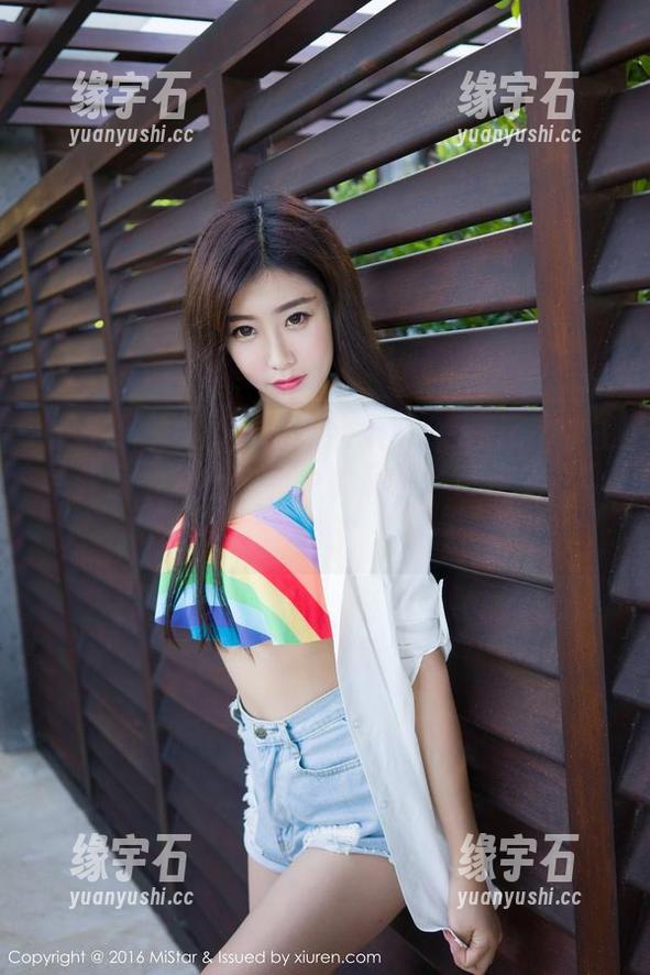 魅妍社 - 资源来袭！赵欢颜Jessica的白色作品，穿上它我也能假装自己是个温柔的奶茶。-缘宇石