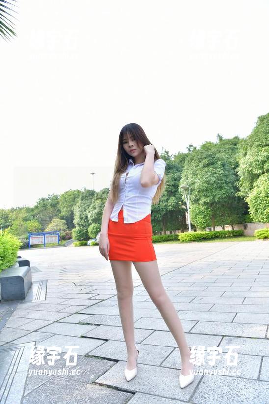 魔镜街拍 - 楼楼今天在白色连衣裙里绽放，无圣光也能美出天际，美图承包你的眼球！-缘宇石