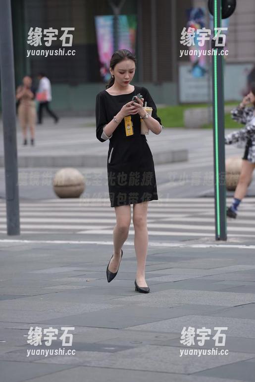 魔镜街拍 - 无圣光也能撩，艾小青超短裙肉丝图包带你飞！-缘宇石