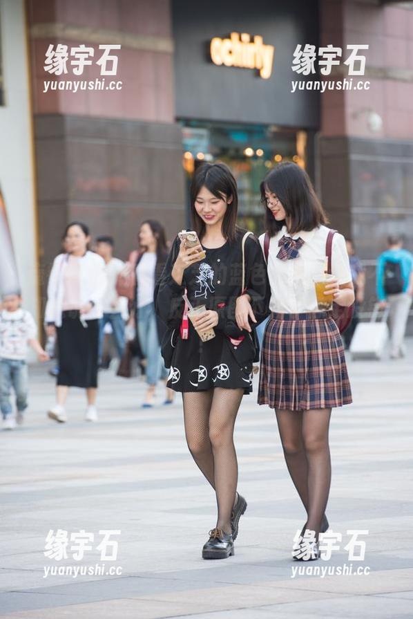 魔镜街拍 - 看看芝芝的蓝色泳衣,让我不知道说什么好,反正原图下载了肯定没错!-缘宇石 魔镜街拍 - 看看芝芝的蓝色泳衣,让我不知道说什么好,反正原图下载了肯定没错!-缘宇石