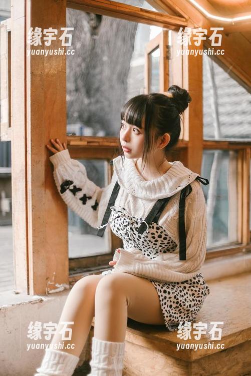 黑猫猫ovo的体操服自拍图集：没想到全套穿上，就像个傻乎乎的运动小怪兽！-缘宇石